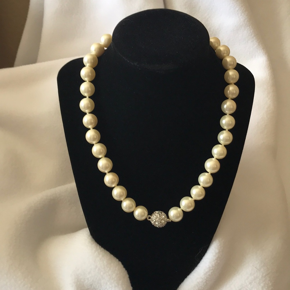 19” Faux Pearl Necklace